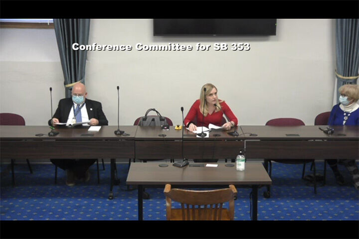 Absentee voting bill stays in committee